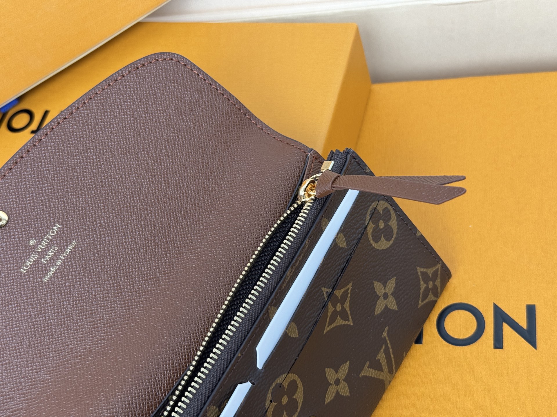 Louis Vuitton M61289老花 啡色 金扣 功能实用且设计华美的