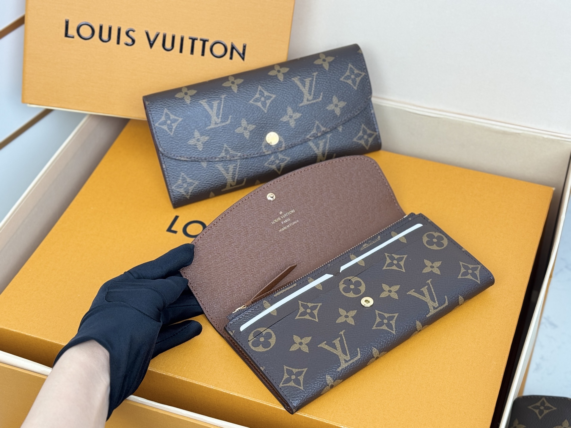 Louis Vuitton M61289老花 啡色 金扣 功能实用且设计华美的