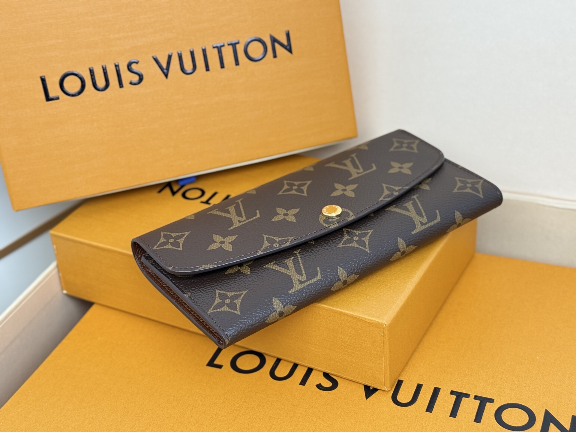 Louis Vuitton M61289老花 啡色 金扣 功能实用且设计华美的