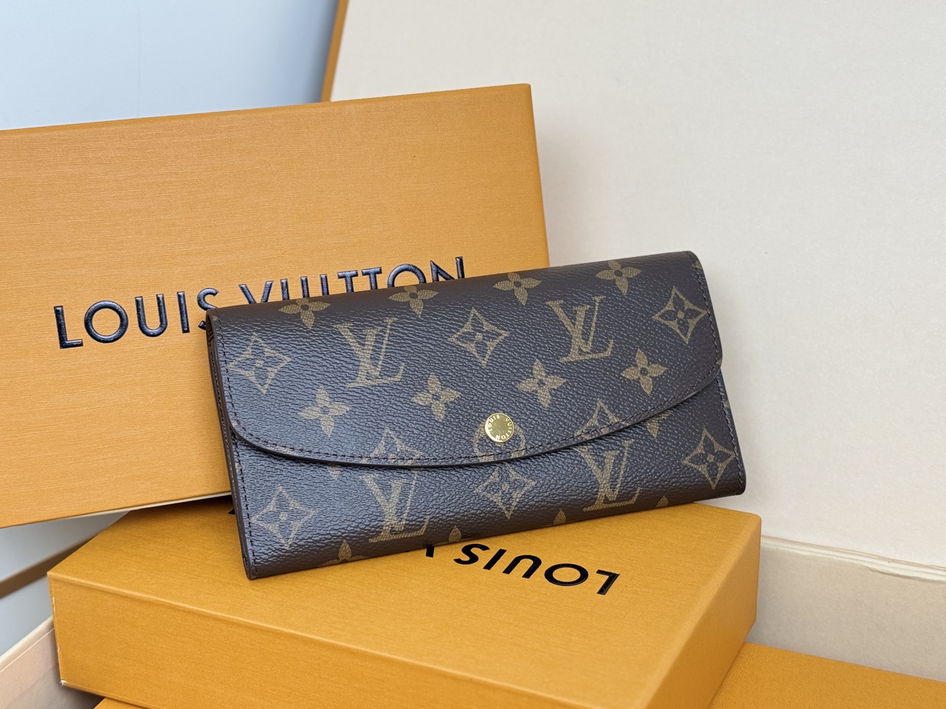 Louis Vuitton M61289老花 啡色 金扣 功能实用且设计华美的