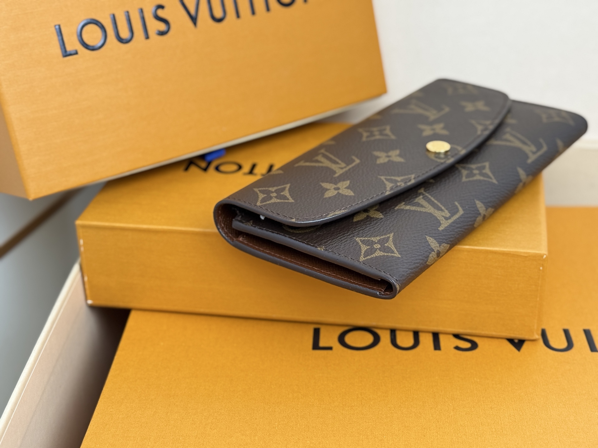 Louis Vuitton M61289老花 啡色 金扣 功能实用且设计华美的