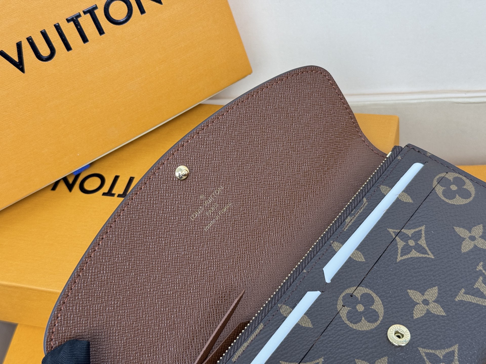 Louis Vuitton M61289老花 啡色 金扣 功能实用且设计华美的