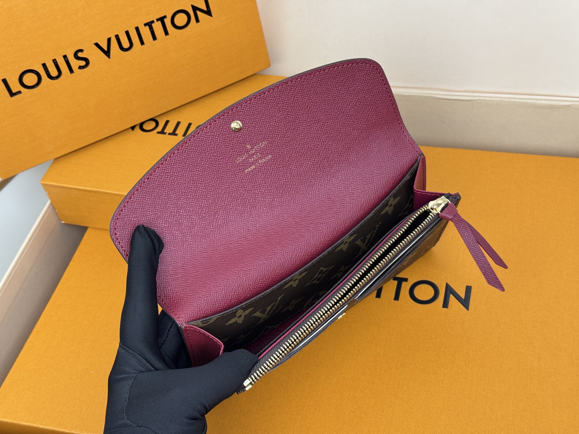 Louis Vuitton M60697 紫红 金扣 功能实用且设计华美的