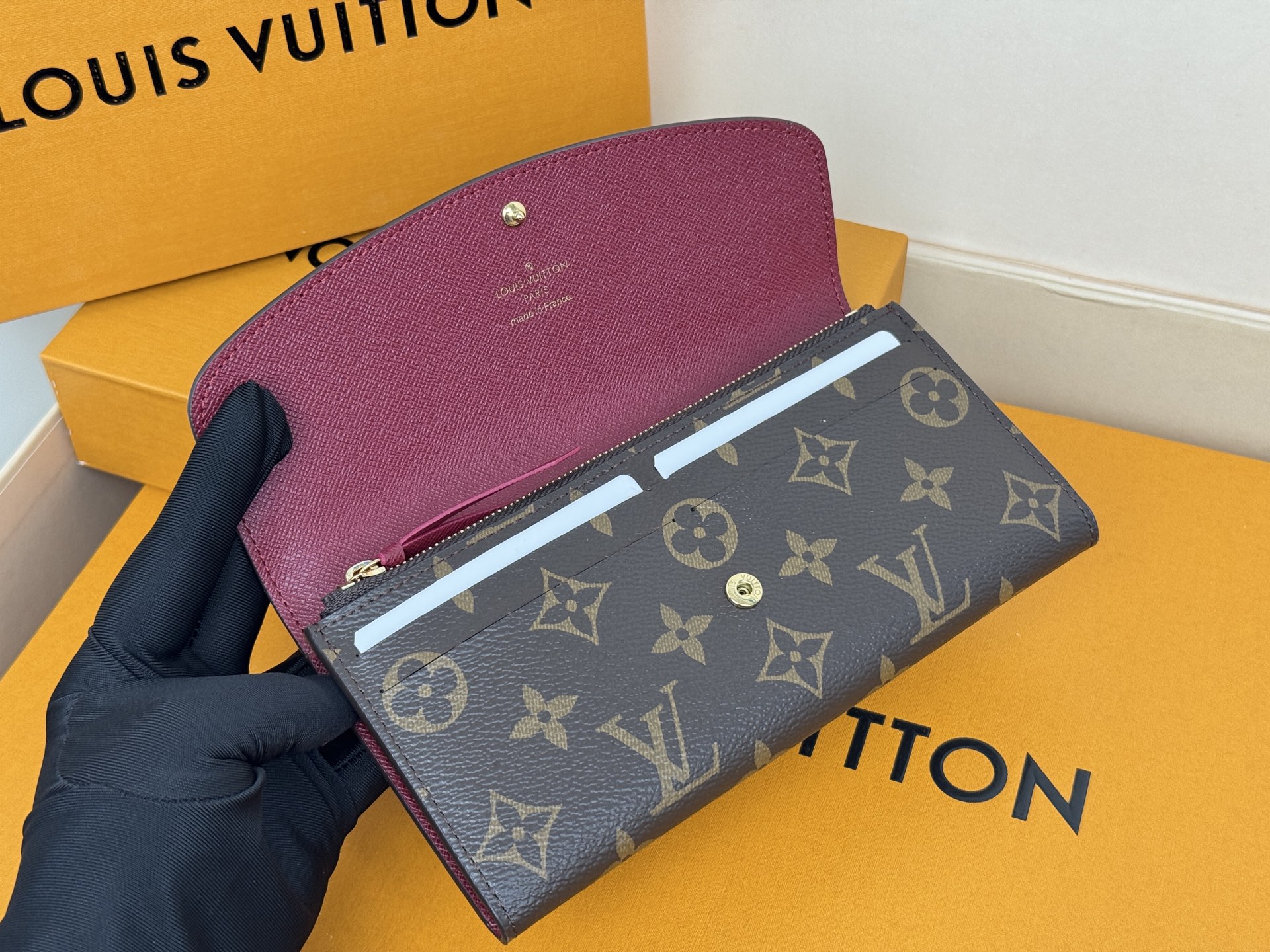 Louis Vuitton M60697 紫红 金扣 功能实用且设计华美的