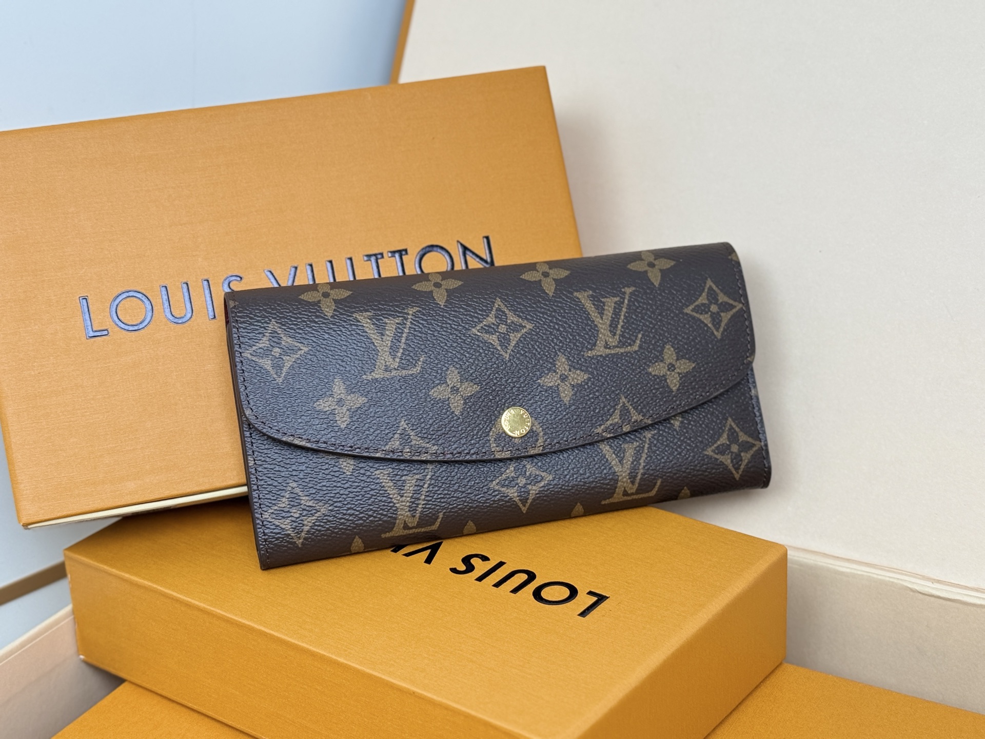 Louis Vuitton M60697 紫红 金扣 功能实用且设计华美的