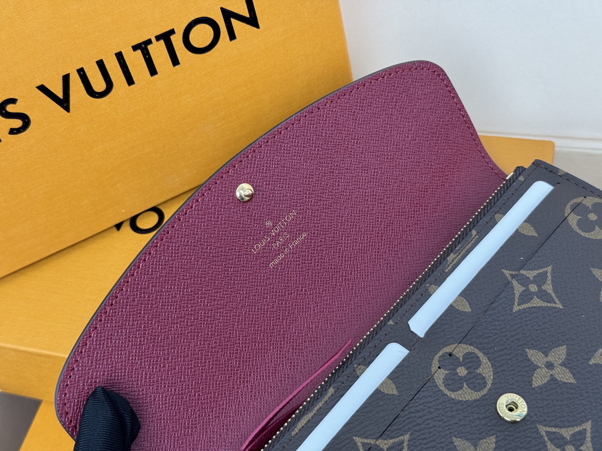 Louis Vuitton M60697 紫红 金扣 功能实用且设计华美的