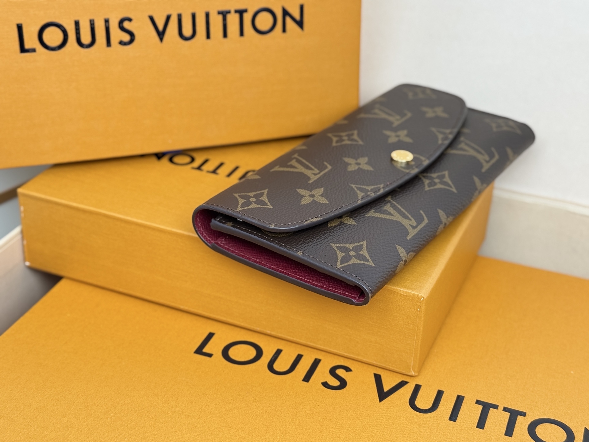 Louis Vuitton M60697 紫红 金扣 功能实用且设计华美的