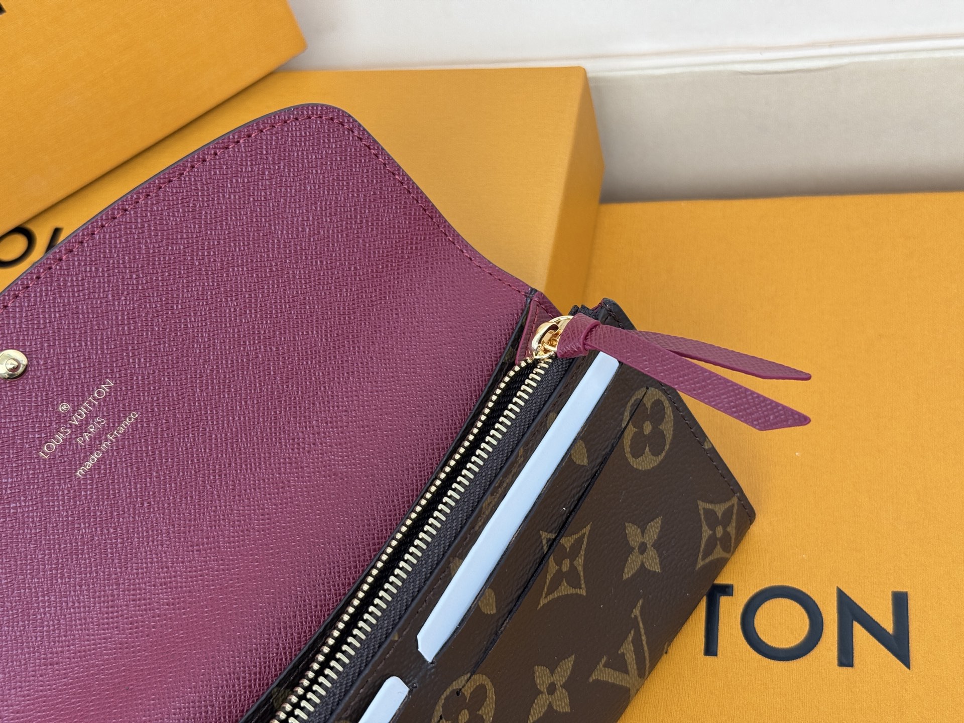 Louis Vuitton M60697 紫红 金扣 功能实用且设计华美的