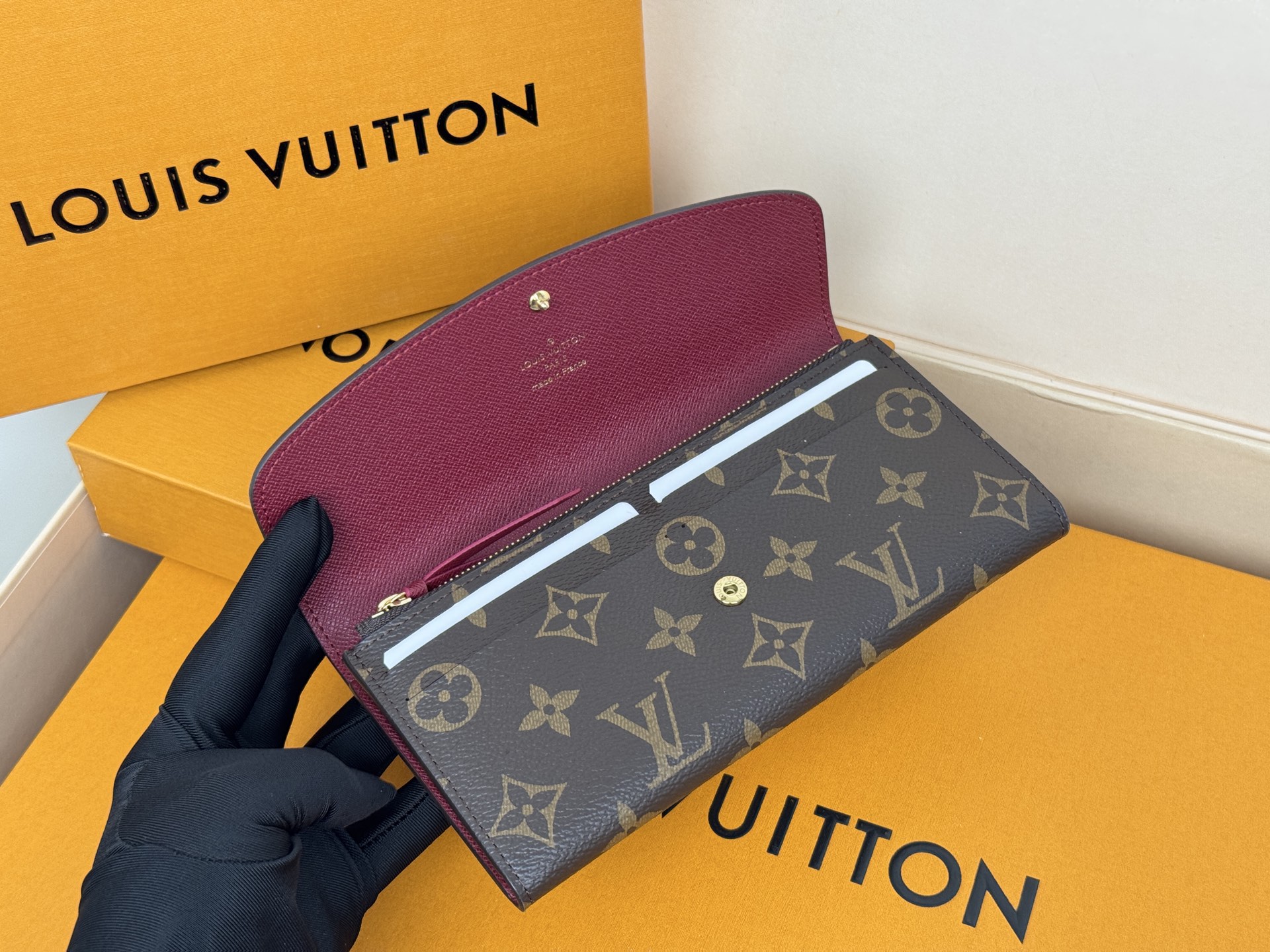 Louis Vuitton M60697 紫红 金扣 功能实用且设计华美的