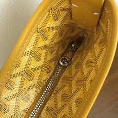 Goyard(戈雅)等待以久最新爆款。Bohème hobo流浪包出货啦!整个包型都非常适用于日常通勤的 Goyard(戈雅)等待以久最新爆款。Bohème hobo流浪包出货啦!整个包型都非常适用于日常通勤的