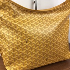 Goyard(戈雅)等待以久最新爆款。Bohème hobo流浪包出货啦!整个包型都非常适用于日常通勤的 Goyard(戈雅)等待以久最新爆款。Bohème hobo流浪包出货啦!整个包型都非常适用于日常通勤的