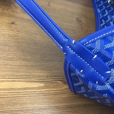 Goyard(戈雅)等待以久最新爆款。Bohème hobo流浪包出货啦!整个包型都非常适用于日常通勤的 Goyard(戈雅)等待以久最新爆款。Bohème hobo流浪包出货啦!整个包型都非常适用于日常通勤的