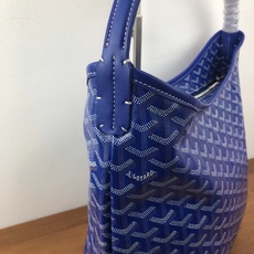 Goyard(戈雅)等待以久最新爆款。Bohème hobo流浪包出货啦!整个包型都非常适用于日常通勤的 Goyard(戈雅)等待以久最新爆款。Bohème hobo流浪包出货啦!整个包型都非常适用于日常通勤的