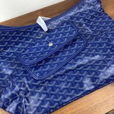 Goyard(戈雅)等待以久最新爆款。Bohème hobo流浪包出货啦!整个包型都非常适用于日常通勤的 Goyard(戈雅)等待以久最新爆款。Bohème hobo流浪包出货啦!整个包型都非常适用于日常通勤的