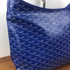 Goyard(戈雅)等待以久最新爆款。Bohème hobo流浪包出货啦!整个包型都非常适用于日常通勤的 Goyard(戈雅)等待以久最新爆款。Bohème hobo流浪包出货啦!整个包型都非常适用于日常通勤的