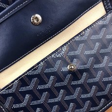 Goyard(戈雅)等待以久最新爆款。Bohème hobo流浪包出货啦!整个包型都非常适用于日常通勤的 Goyard(戈雅)等待以久最新爆款。Bohème hobo流浪包出货啦!整个包型都非常适用于日常通勤的