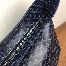 Goyard(戈雅)等待以久最新爆款。Bohème hobo流浪包出货啦!整个包型都非常适用于日常通勤的 Goyard(戈雅)等待以久最新爆款。Bohème hobo流浪包出货啦!整个包型都非常适用于日常通勤的