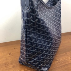 Goyard(戈雅)等待以久最新爆款。Bohème hobo流浪包出货啦!整个包型都非常适用于日常通勤的 Goyard(戈雅)等待以久最新爆款。Bohème hobo流浪包出货啦!整个包型都非常适用于日常通勤的
