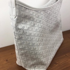 Goyard(戈雅)等待以久最新爆款。Bohème hobo流浪包出货啦!整个包型都非常适用于日常通勤的 Goyard(戈雅)等待以久最新爆款。Bohème hobo流浪包出货啦!整个包型都非常适用于日常通勤的