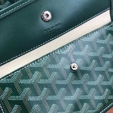 Goyard(戈雅)等待以久最新爆款。Bohème hobo流浪包出货啦!整个包型都非常适用于日常通勤的 Goyard(戈雅)等待以久最新爆款。Bohème hobo流浪包出货啦!整个包型都非常适用于日常通勤的