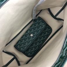 Goyard(戈雅)等待以久最新爆款。Bohème hobo流浪包出货啦!整个包型都非常适用于日常通勤的 Goyard(戈雅)等待以久最新爆款。Bohème hobo流浪包出货啦!整个包型都非常适用于日常通勤的