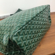 Goyard(戈雅)等待以久最新爆款。Bohème hobo流浪包出货啦!整个包型都非常适用于日常通勤的 Goyard(戈雅)等待以久最新爆款。Bohème hobo流浪包出货啦!整个包型都非常适用于日常通勤的