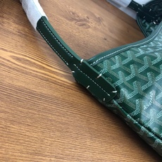Goyard(戈雅)等待以久最新爆款。Bohème hobo流浪包出货啦!整个包型都非常适用于日常通勤的 Goyard(戈雅)等待以久最新爆款。Bohème hobo流浪包出货啦!整个包型都非常适用于日常通勤的