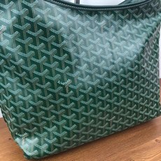 Goyard(戈雅)等待以久最新爆款。Bohème hobo流浪包出货啦!整个包型都非常适用于日常通勤的 Goyard(戈雅)等待以久最新爆款。Bohème hobo流浪包出货啦!整个包型都非常适用于日常通勤的