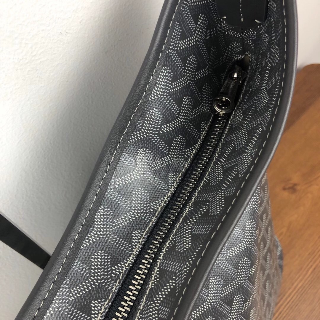Goyard（戈雅）等待以久最新爆款。Bohème hobo流浪包出货啦！整个包型都非常适用于日常通勤的
