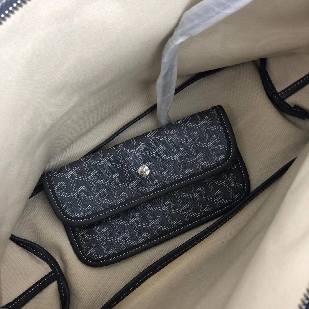 Goyard（戈雅）等待以久最新爆款。Bohème hobo流浪包出货啦！整个包型都非常适用于日常通勤的