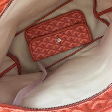 Goyard(戈雅)等待以久最新爆款。Bohème hobo流浪包出货啦!整个包型都非常适用于日常通勤的 Goyard(戈雅)等待以久最新爆款。Bohème hobo流浪包出货啦!整个包型都非常适用于日常通勤的