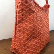 Goyard(戈雅)等待以久最新爆款。Bohème hobo流浪包出货啦!整个包型都非常适用于日常通勤的 Goyard(戈雅)等待以久最新爆款。Bohème hobo流浪包出货啦!整个包型都非常适用于日常通勤的