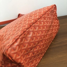 Goyard(戈雅)等待以久最新爆款。Bohème hobo流浪包出货啦!整个包型都非常适用于日常通勤的 Goyard(戈雅)等待以久最新爆款。Bohème hobo流浪包出货啦!整个包型都非常适用于日常通勤的