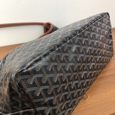 Goyard(戈雅)等待以久最新爆款。Bohème hobo流浪包出货啦!整个包型都非常适用于日常通勤的 Goyard(戈雅)等待以久最新爆款。Bohème hobo流浪包出货啦!整个包型都非常适用于日常通勤的