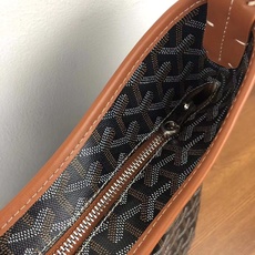 Goyard(戈雅)等待以久最新爆款。Bohème hobo流浪包出货啦!整个包型都非常适用于日常通勤的 Goyard(戈雅)等待以久最新爆款。Bohème hobo流浪包出货啦!整个包型都非常适用于日常通勤的