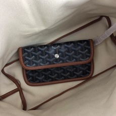 Goyard(戈雅)等待以久最新爆款。Bohème hobo流浪包出货啦!整个包型都非常适用于日常通勤的 Goyard(戈雅)等待以久最新爆款。Bohème hobo流浪包出货啦!整个包型都非常适用于日常通勤的