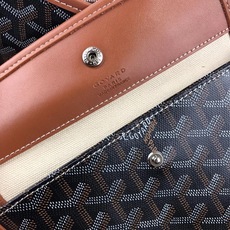 Goyard(戈雅)等待以久最新爆款。Bohème hobo流浪包出货啦!整个包型都非常适用于日常通勤的 Goyard(戈雅)等待以久最新爆款。Bohème hobo流浪包出货啦!整个包型都非常适用于日常通勤的