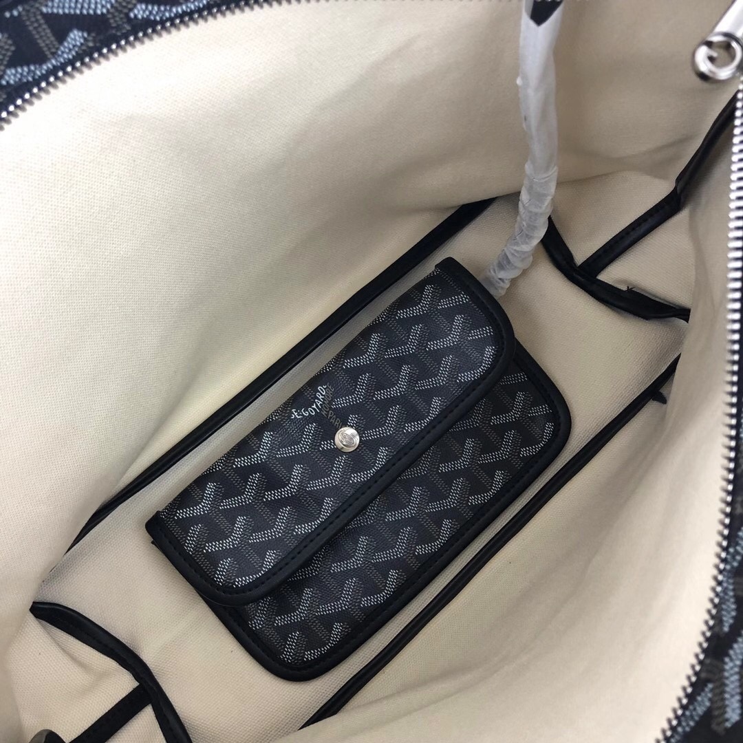 Goyard（戈雅）等待以久最新爆款。Bohème hobo流浪包出货啦！整个包型都非常适用于日常通勤的