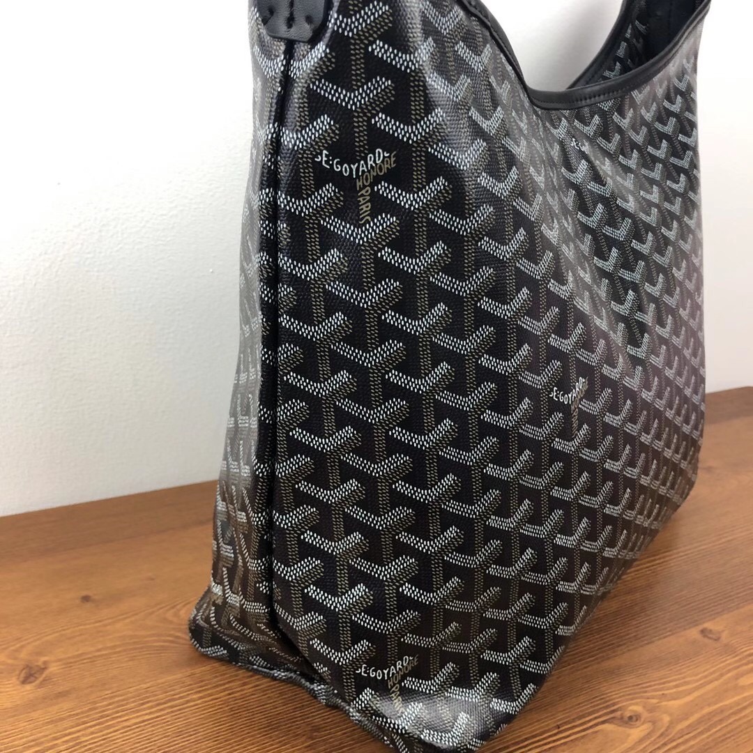 Goyard（戈雅）等待以久最新爆款。Bohème hobo流浪包出货啦！整个包型都非常适用于日常通勤的