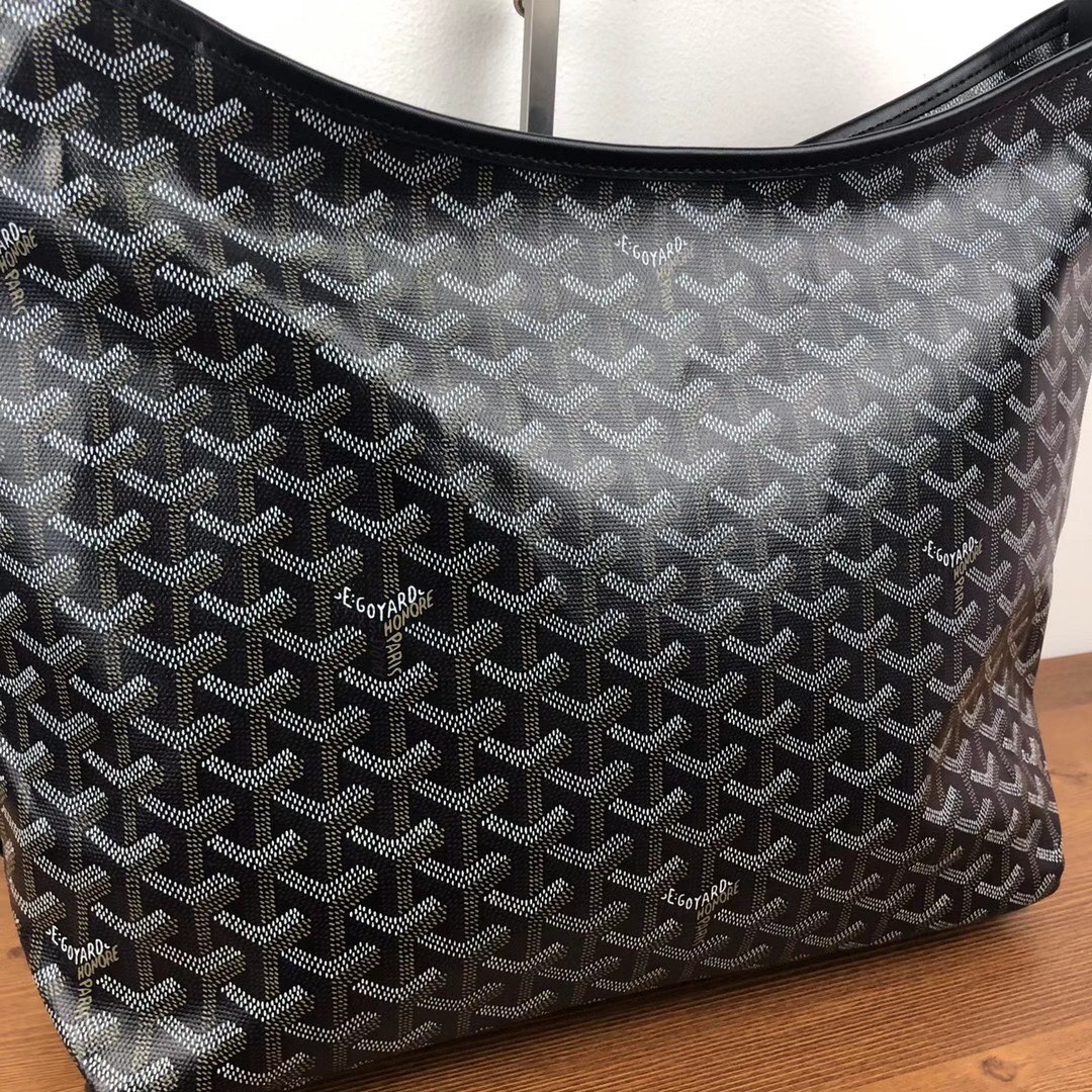 Goyard（戈雅）等待以久最新爆款。Bohème hobo流浪包出货啦！整个包型都非常适用于日常通勤的