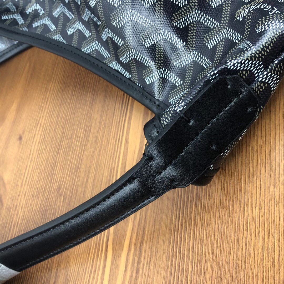 Goyard（戈雅）等待以久最新爆款。Bohème hobo流浪包出货啦！整个包型都非常适用于日常通勤的