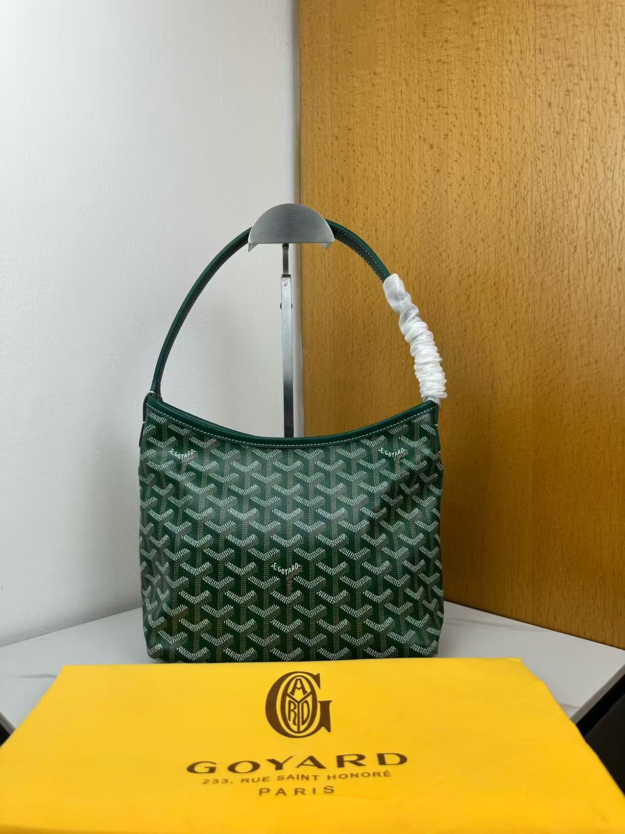 Goyard 新款mini Bohème Hobo腋下包出货啦，迷你包是轻巧、灵活和安全的缩影，这要归功