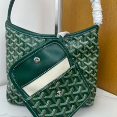 Goyard 新款mini Bohème Hobo腋下包出货啦,迷你包是轻巧、灵活和安全的缩影,这要归功 Goyard 新款mini Bohème Hobo腋下包出货啦,迷你包是轻巧、灵活和安全的缩影,这要归功