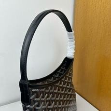 Goyard 新款mini Bohème Hobo腋下包出货啦,迷你包是轻巧、灵活和安全的缩影,这要归功 Goyard 新款mini Bohème Hobo腋下包出货啦,迷你包是轻巧、灵活和安全的缩影,这要归功