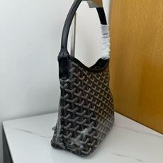 Goyard 新款mini Bohème Hobo腋下包出货啦,迷你包是轻巧、灵活和安全的缩影,这要归功 Goyard 新款mini Bohème Hobo腋下包出货啦,迷你包是轻巧、灵活和安全的缩影,这要归功