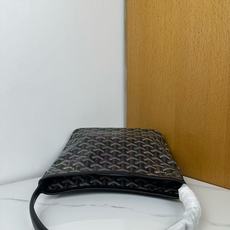 Goyard 新款mini Bohème Hobo腋下包出货啦,迷你包是轻巧、灵活和安全的缩影,这要归功 Goyard 新款mini Bohème Hobo腋下包出货啦,迷你包是轻巧、灵活和安全的缩影,这要归功