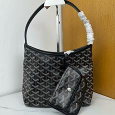 Goyard 新款mini Bohème Hobo腋下包出货啦,迷你包是轻巧、灵活和安全的缩影,这要归功 Goyard 新款mini Bohème Hobo腋下包出货啦,迷你包是轻巧、灵活和安全的缩影,这要归功