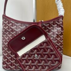 Goyard 新款mini Bohème Hobo腋下包出货啦,迷你包是轻巧、灵活和安全的缩影,这要归功 Goyard 新款mini Bohème Hobo腋下包出货啦,迷你包是轻巧、灵活和安全的缩影,这要归功