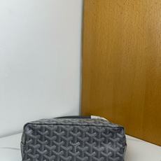 Goyard 新款mini Bohème Hobo腋下包出货啦,迷你包是轻巧、灵活和安全的缩影,这要归功 Goyard 新款mini Bohème Hobo腋下包出货啦,迷你包是轻巧、灵活和安全的缩影,这要归功