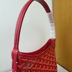 Goyard 新款mini Bohème Hobo腋下包出货啦,迷你包是轻巧、灵活和安全的缩影,这要归功 Goyard 新款mini Bohème Hobo腋下包出货啦,迷你包是轻巧、灵活和安全的缩影,这要归功
